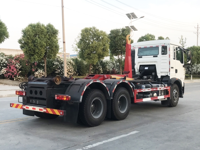 重汽豪沃勾臂式垃圾車(chē)
