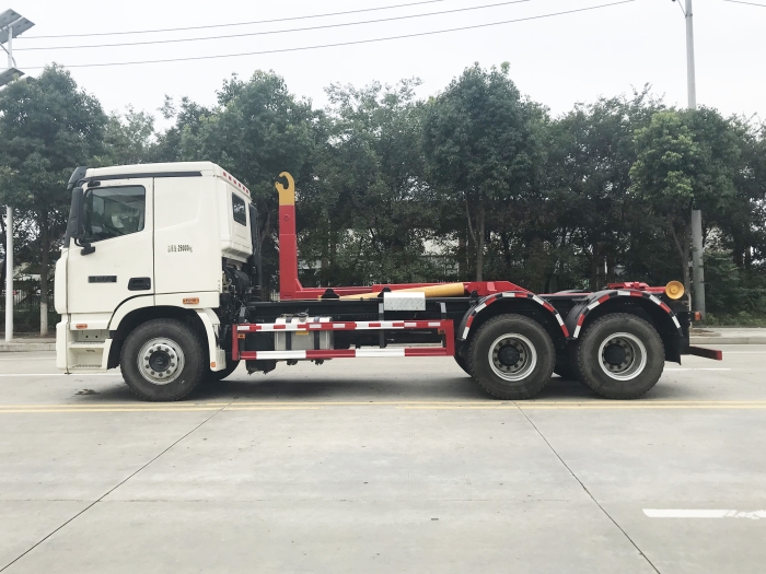 福田歐曼車(chē)廂可卸式垃圾車(chē)