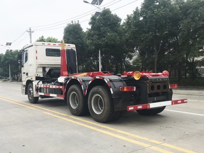 福田歐曼車(chē)廂可卸式垃圾車(chē)