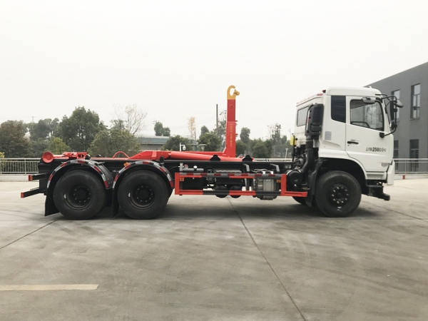 東風(fēng)后八輪25噸車(chē)廂可卸式垃圾車(chē)