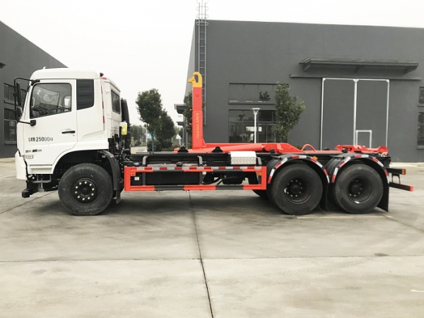 東風(fēng)后八輪25噸車(chē)廂可卸式垃圾車(chē)