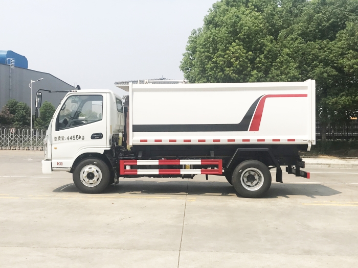 國(guó)六藍(lán)牌凱馬側(cè)掛桶式垃圾車(chē)