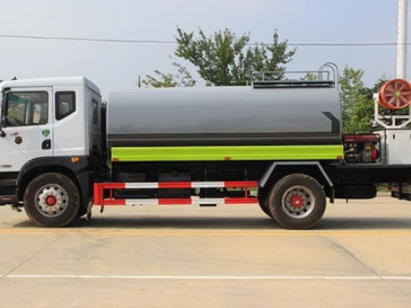 國(guó)六東風(fēng)D9 12噸 噴霧車